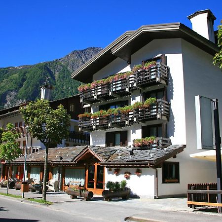 Hotel Les Jumeaux Courmayeur Eksteriør billede