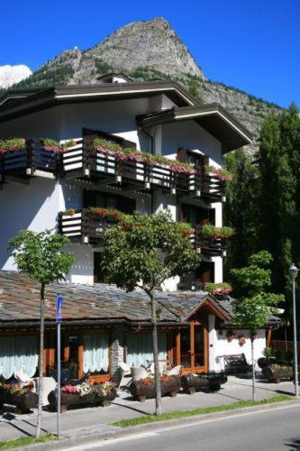 Hotel Les Jumeaux Courmayeur Eksteriør billede