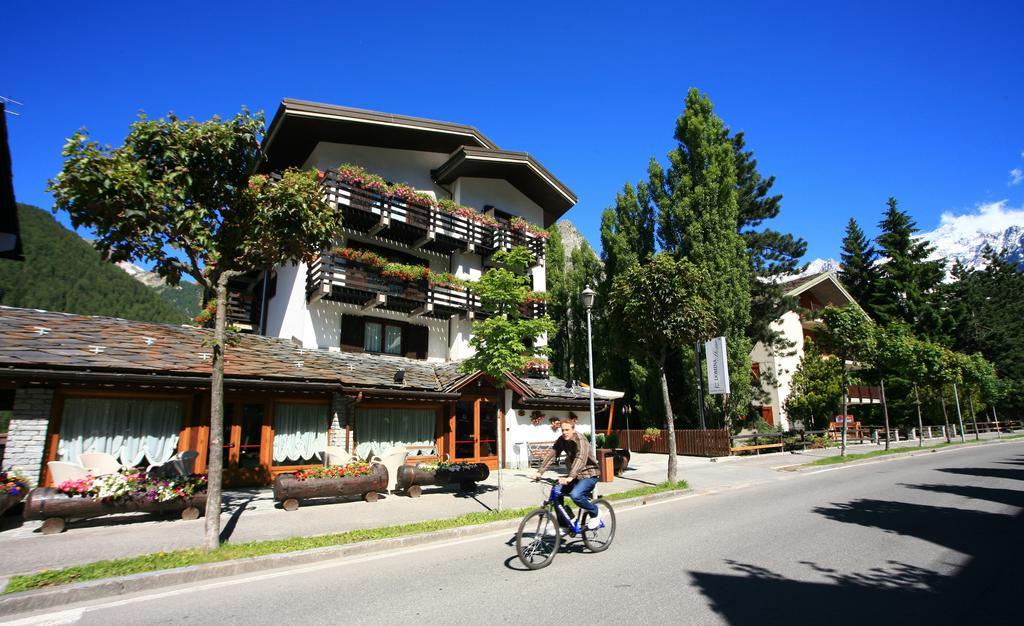 Hotel Les Jumeaux Courmayeur Eksteriør billede