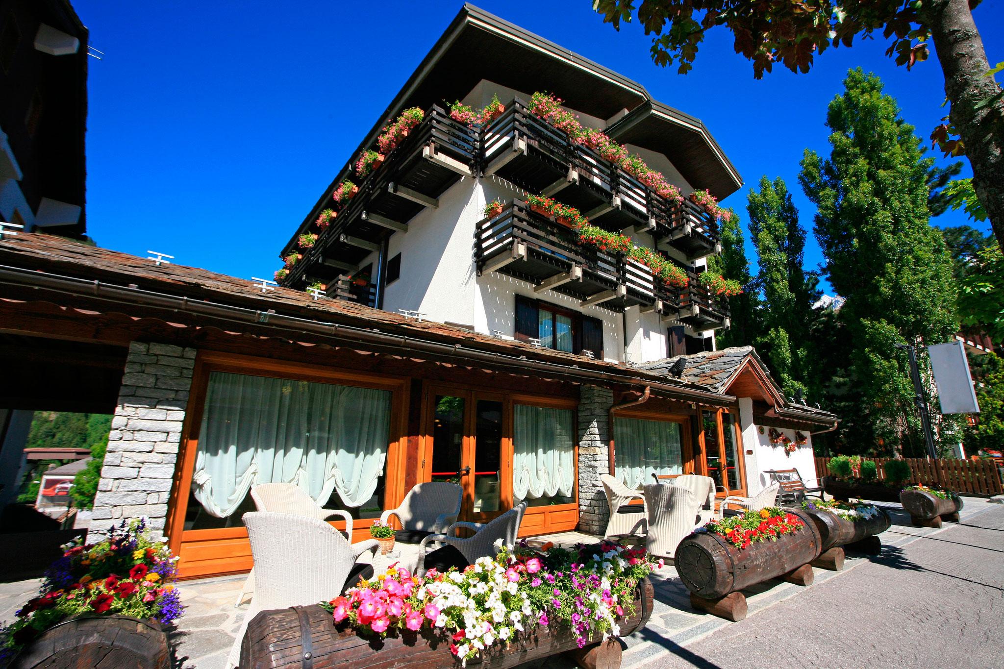 Hotel Les Jumeaux Courmayeur Eksteriør billede