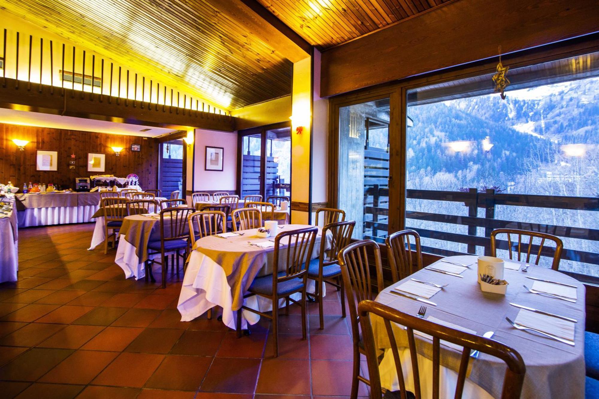 Hotel Les Jumeaux Courmayeur Eksteriør billede
