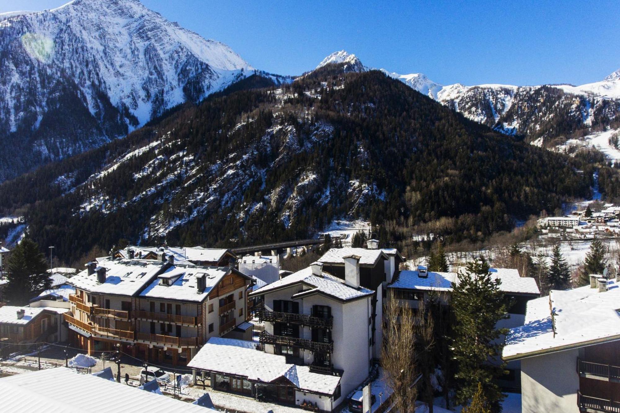 Hotel Les Jumeaux Courmayeur Eksteriør billede