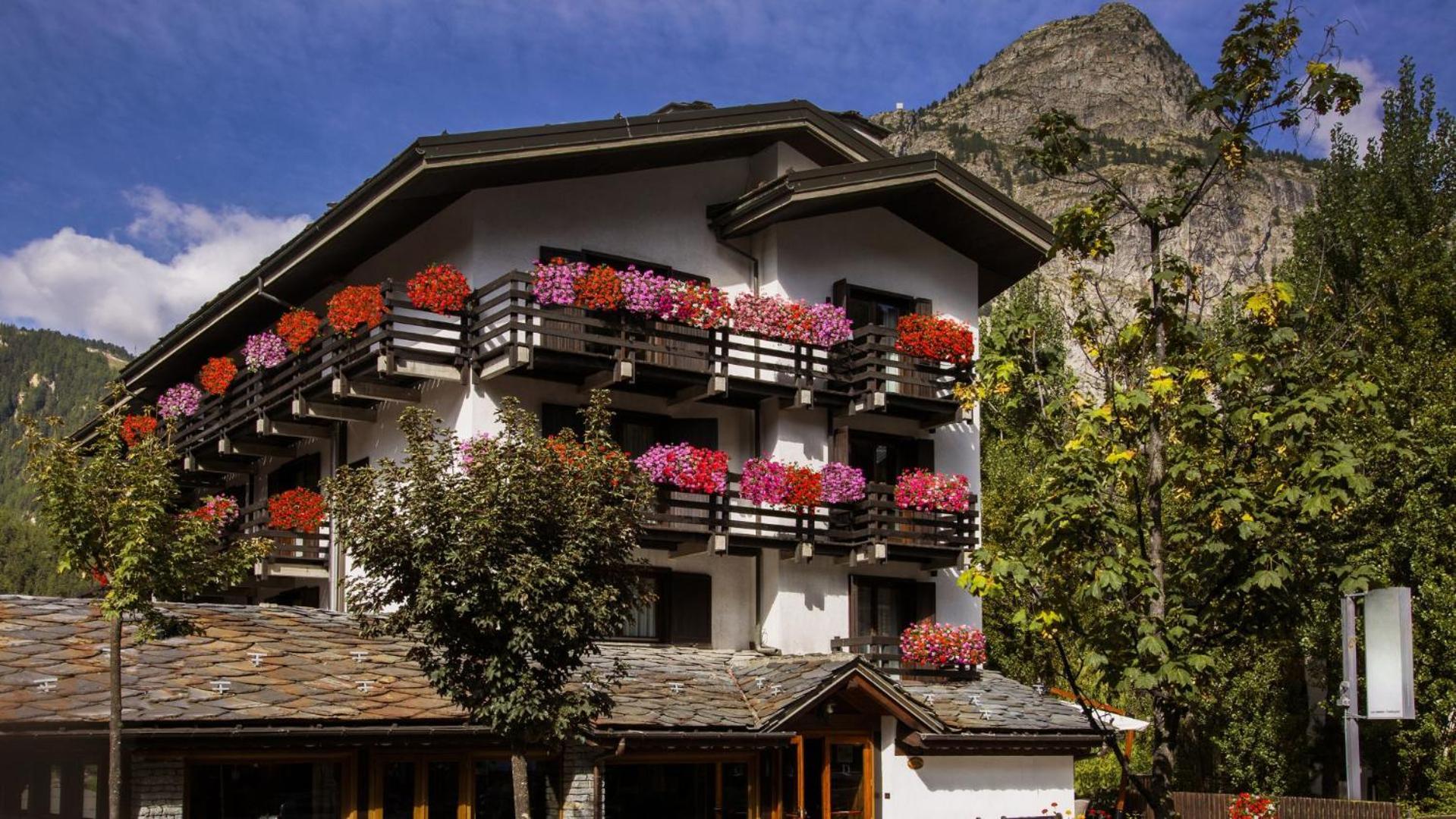 Hotel Les Jumeaux Courmayeur Eksteriør billede