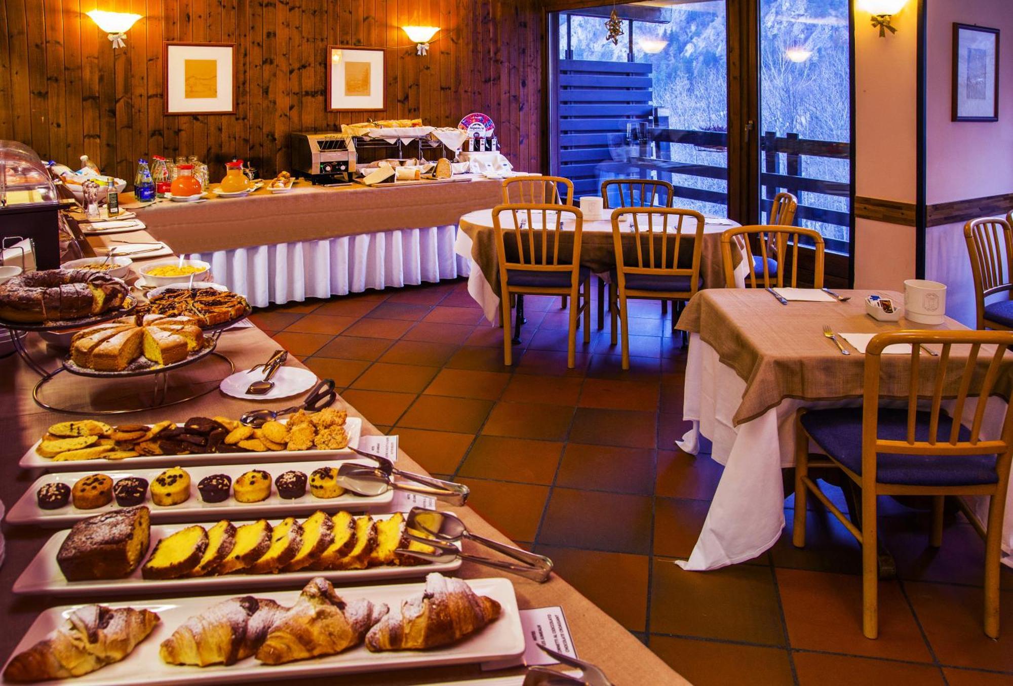 Hotel Les Jumeaux Courmayeur Eksteriør billede
