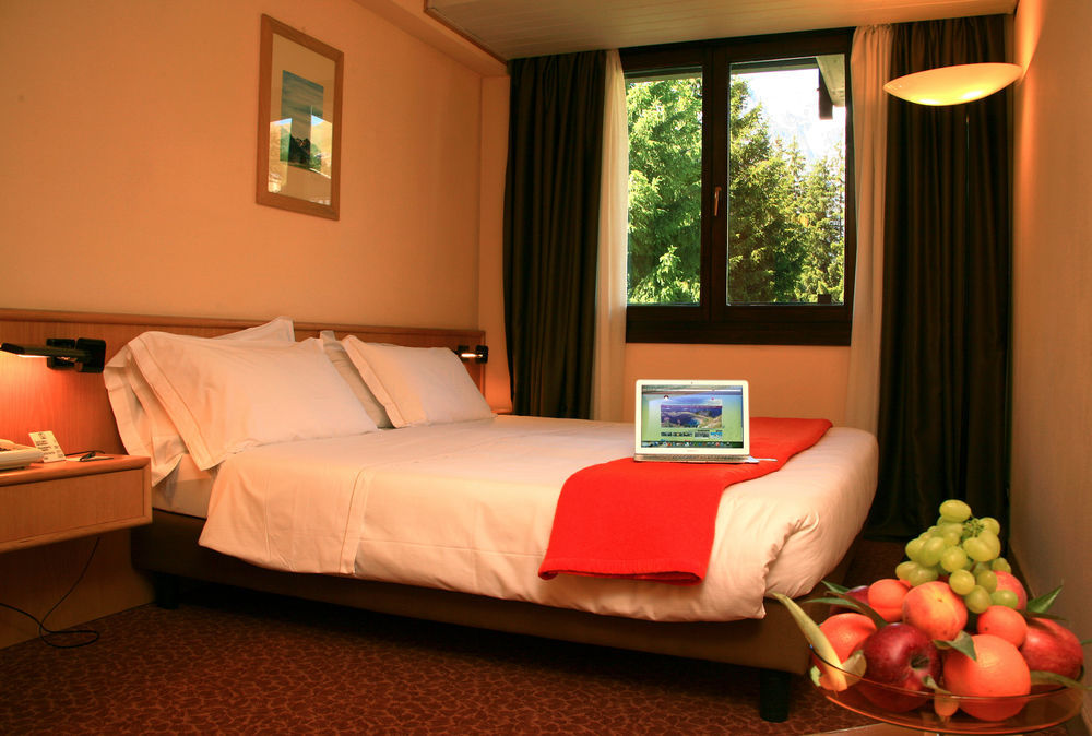 Hotel Les Jumeaux Courmayeur Eksteriør billede