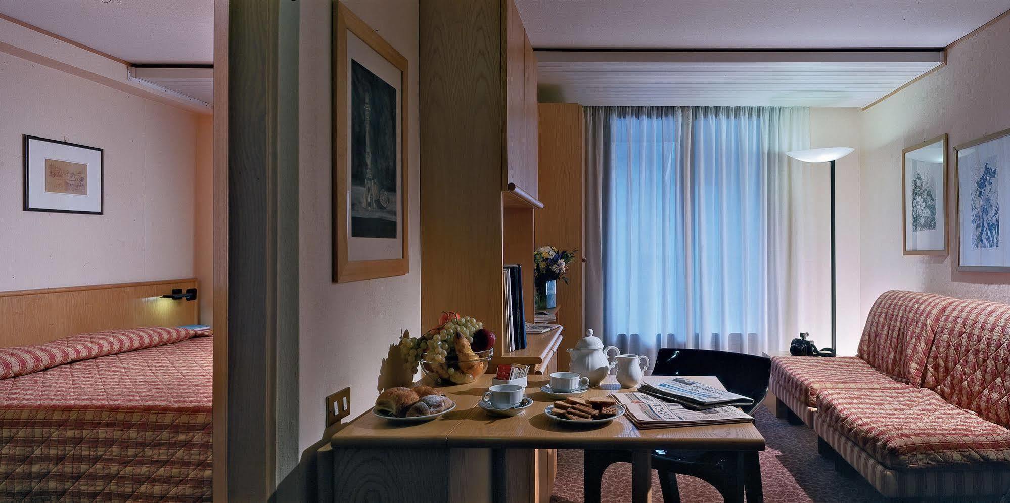Hotel Les Jumeaux Courmayeur Værelse billede