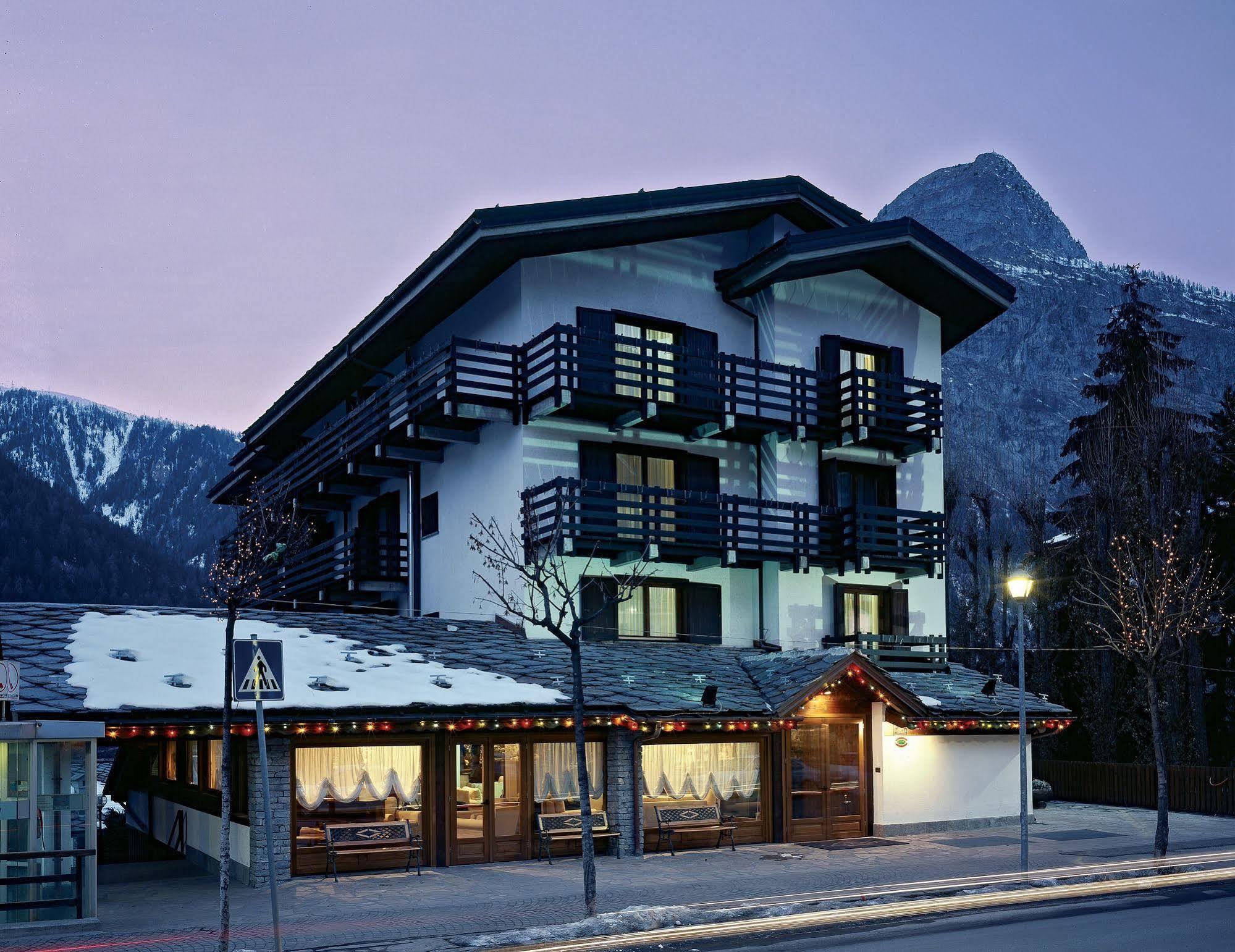 Hotel Les Jumeaux Courmayeur Eksteriør billede